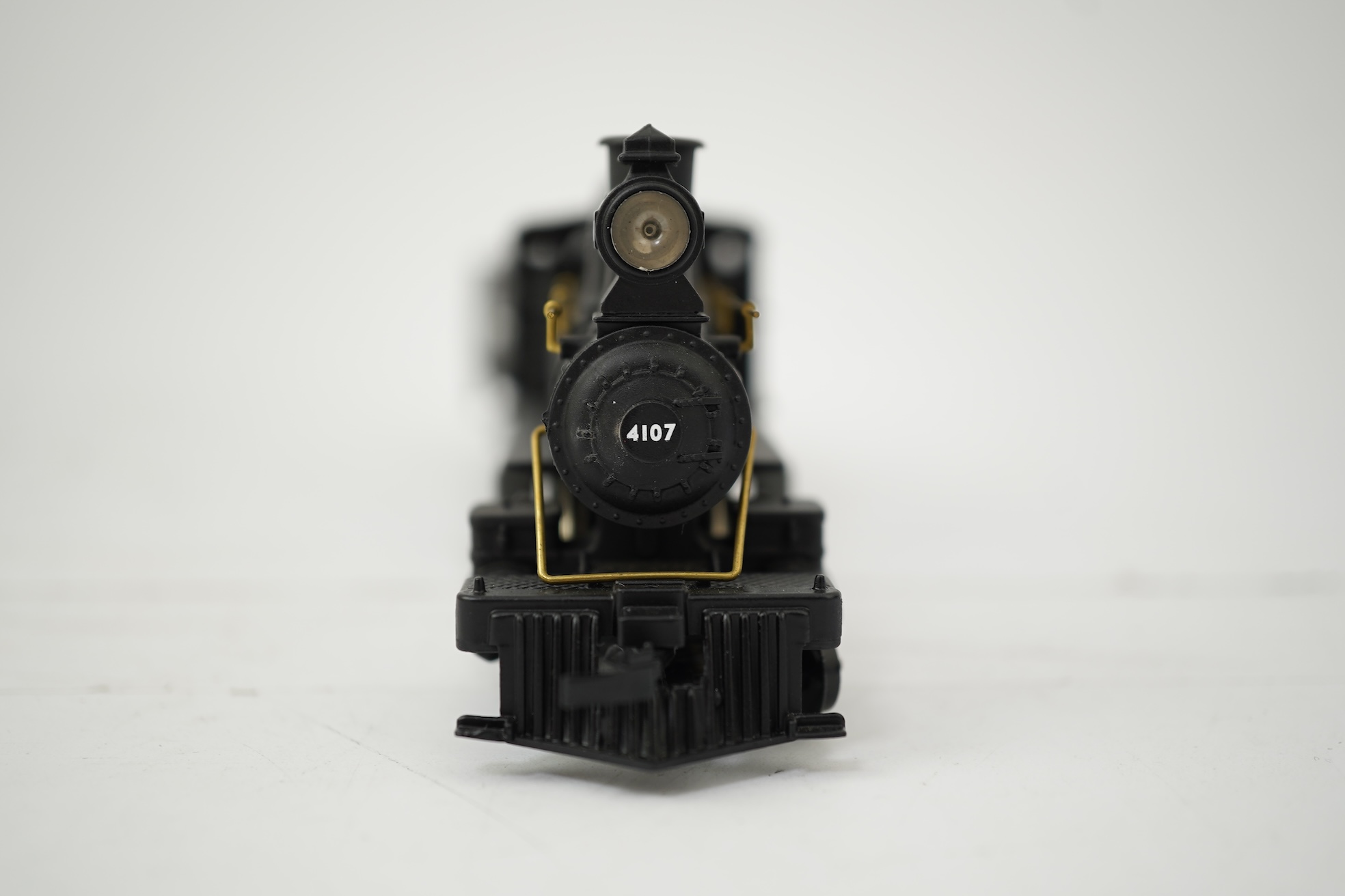 Two boxed HO gauge Union Pacific locomotives; a Genesis (G9008) model of USRA, 2495, 2-8-2 locomotive with bogie tender, together with a Mantua (313-003) 2-6-0 Mogul locomotive with bogie tender, both powered for two rai